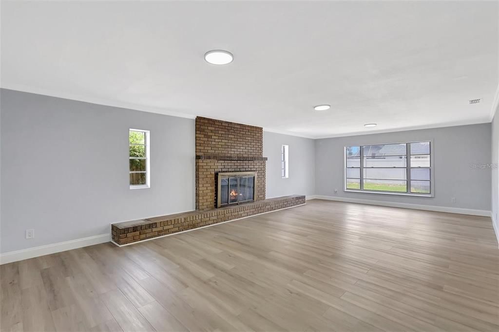 Active With Contract: $379,800 (3 beds, 2 baths, 1634 Square Feet)