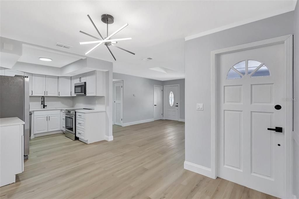 Active With Contract: $379,800 (3 beds, 2 baths, 1634 Square Feet)