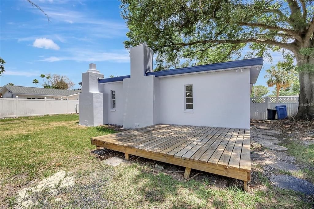 Active With Contract: $379,800 (3 beds, 2 baths, 1634 Square Feet)