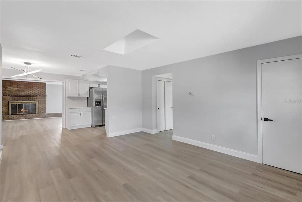 Active With Contract: $379,800 (3 beds, 2 baths, 1634 Square Feet)