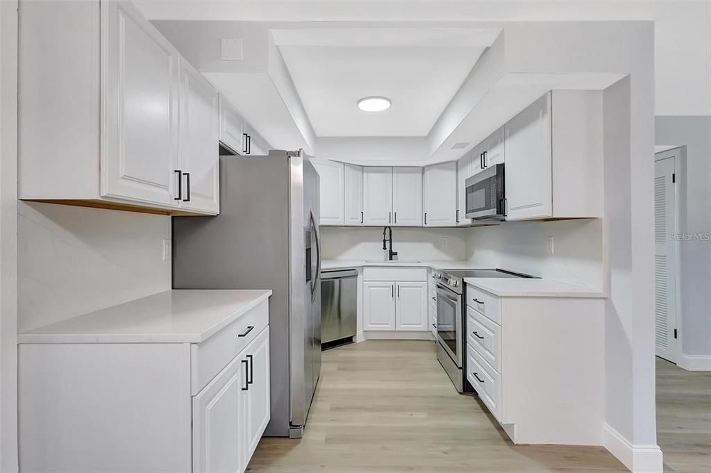 Active With Contract: $379,800 (3 beds, 2 baths, 1634 Square Feet)