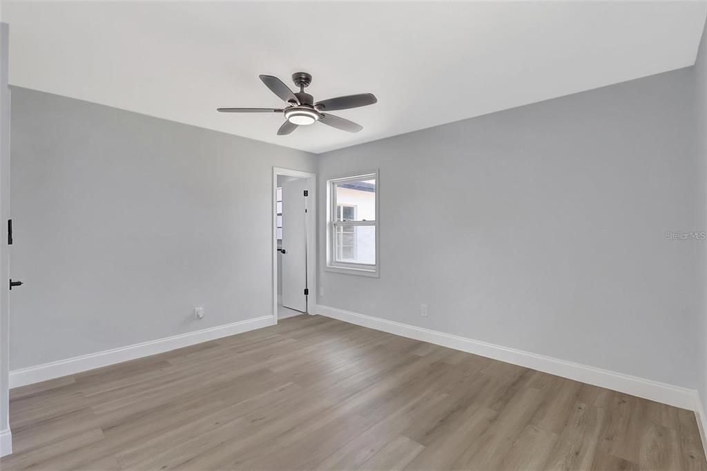 Active With Contract: $379,800 (3 beds, 2 baths, 1634 Square Feet)