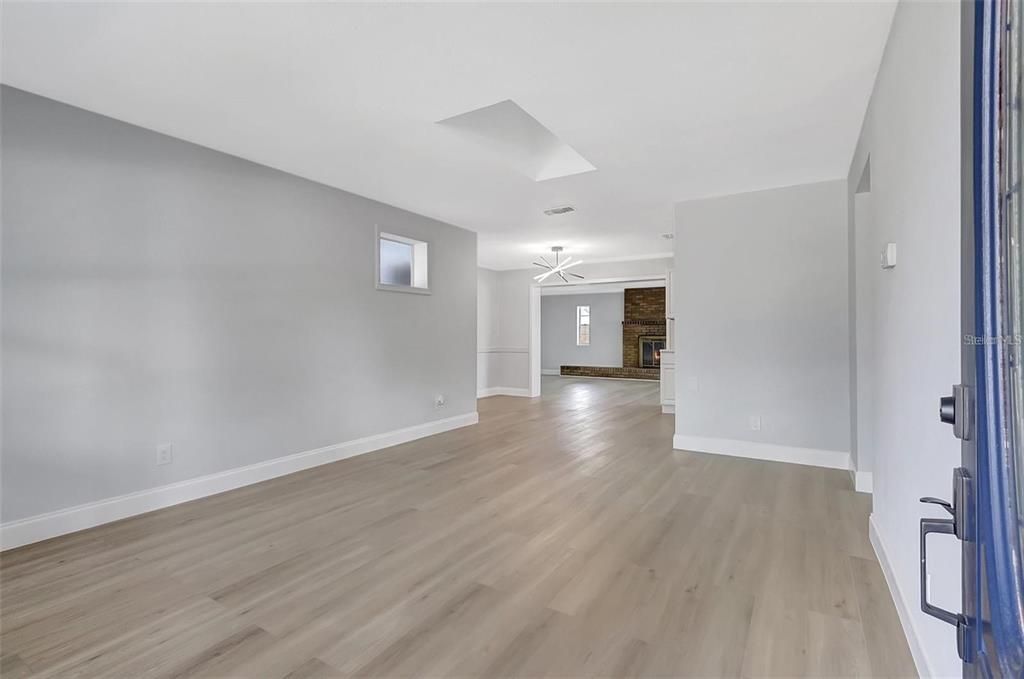 Active With Contract: $379,800 (3 beds, 2 baths, 1634 Square Feet)