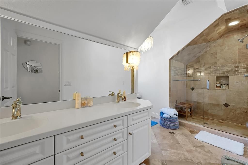 For Sale: $2,500,000 (5 beds, 4 baths, 4284 Square Feet)