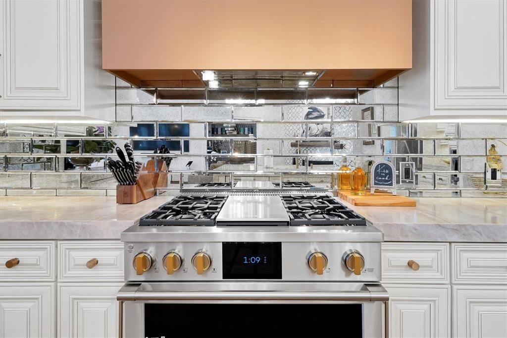 For Sale: $2,500,000 (5 beds, 4 baths, 4284 Square Feet)