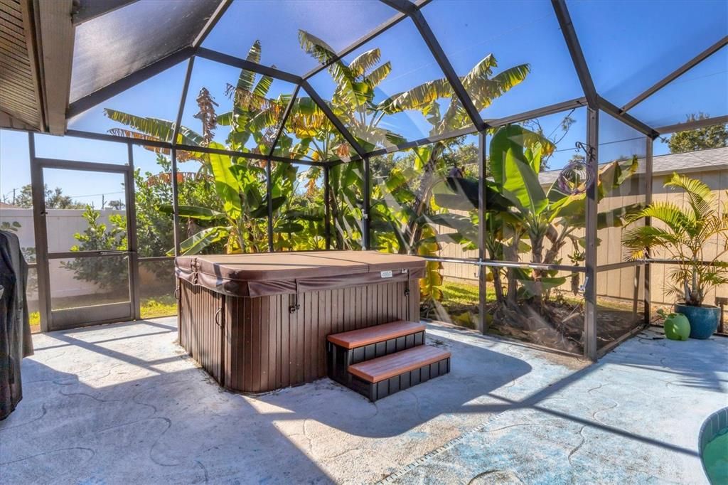 合同活跃: $350,000 (2 贝兹, 2 浴室, 1320 平方英尺)