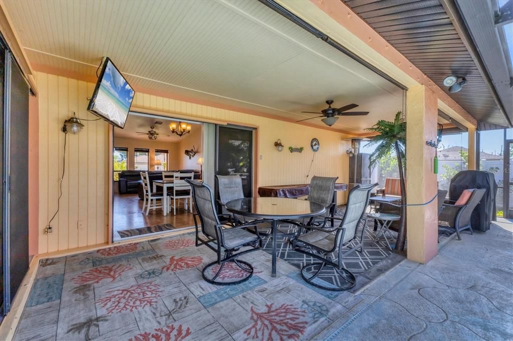 合同活跃: $350,000 (2 贝兹, 2 浴室, 1320 平方英尺)