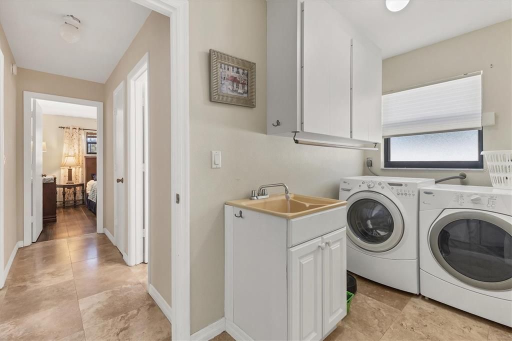 合同活跃: $350,000 (2 贝兹, 2 浴室, 1320 平方英尺)