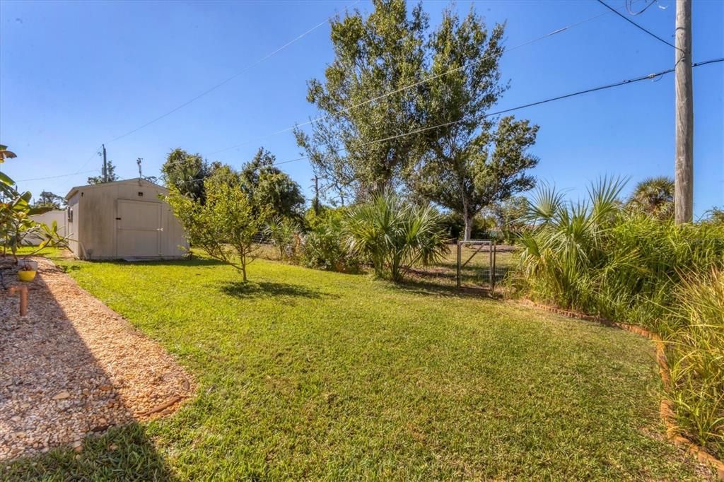 合同活跃: $350,000 (2 贝兹, 2 浴室, 1320 平方英尺)