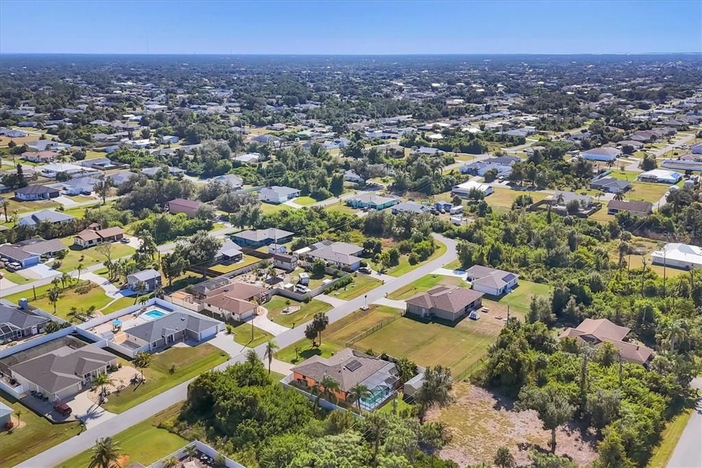 合同活跃: $350,000 (2 贝兹, 2 浴室, 1320 平方英尺)