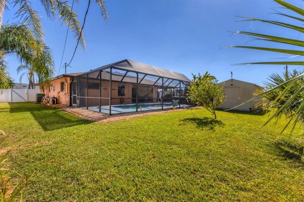 合同活跃: $350,000 (2 贝兹, 2 浴室, 1320 平方英尺)