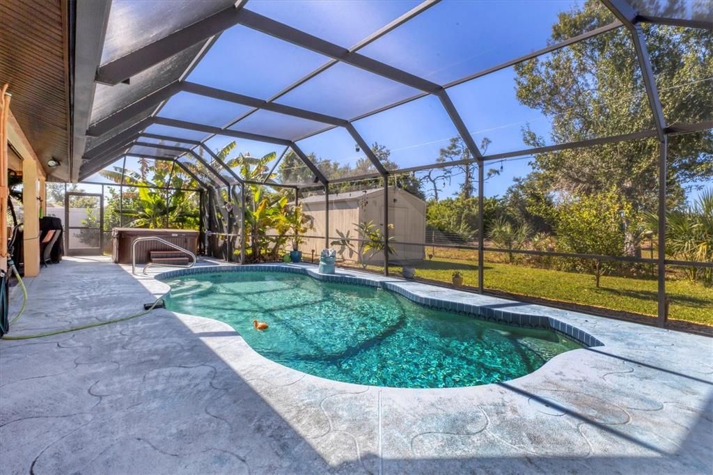 合同活跃: $350,000 (2 贝兹, 2 浴室, 1320 平方英尺)