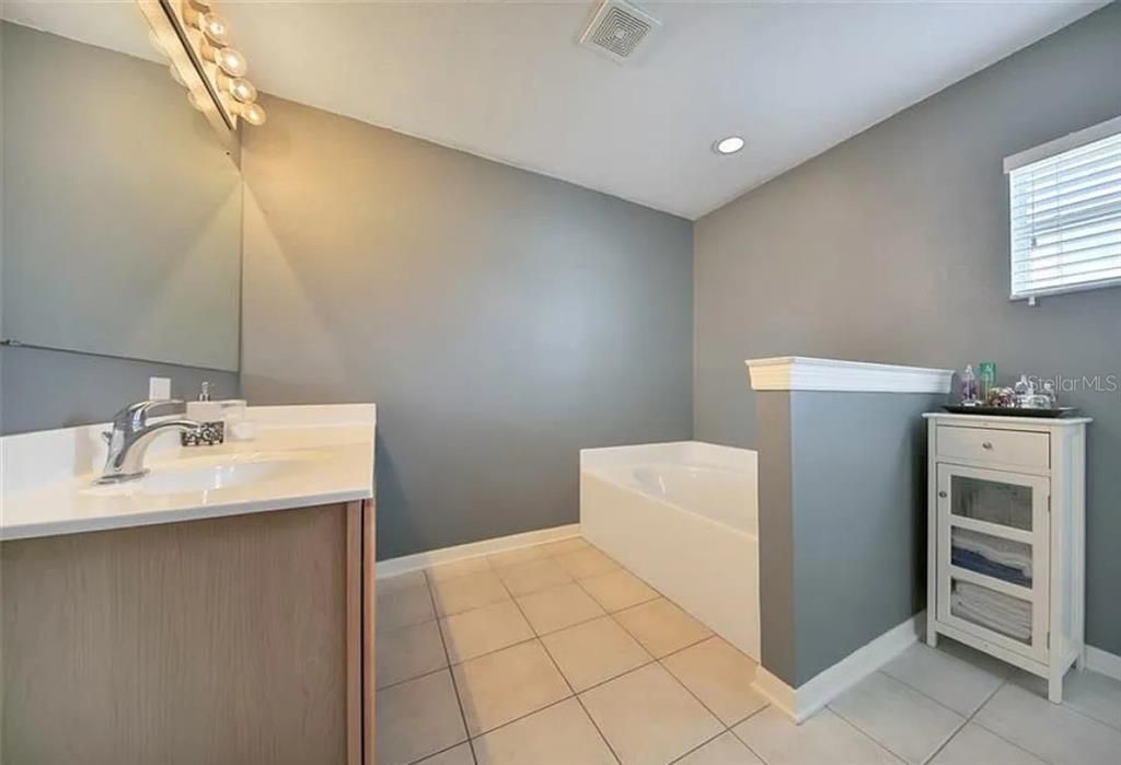 For Sale: $325,000 (4 beds, 2 baths, 2280 Square Feet)