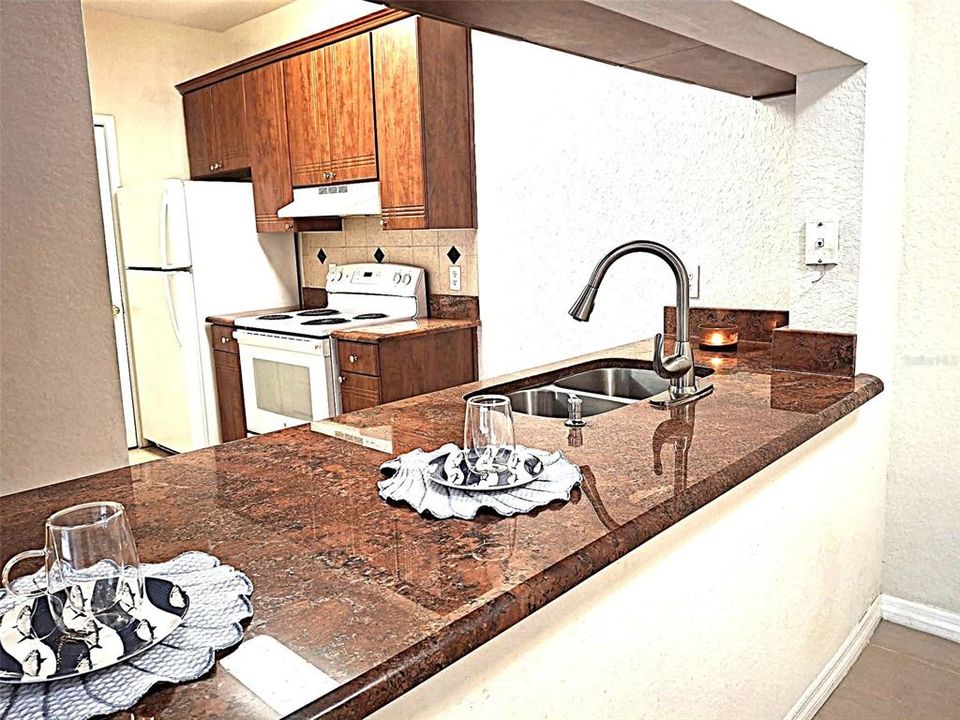 For Rent: $1,600 (2 beds, 2 baths, 1087 Square Feet)