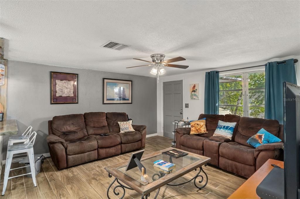 Activo con contrato: $237,000 (2 camas, 2 baños, 1012 Pies cuadrados)