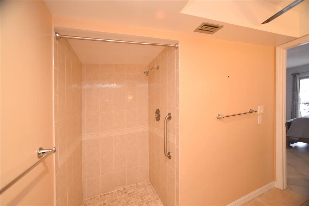 En Venta: $499,900 (2 camas, 2 baños, 1220 Pies cuadrados)