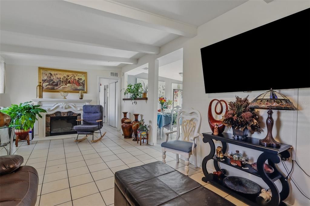 En Venta: $295,500 (3 camas, 1 baños, 1152 Pies cuadrados)