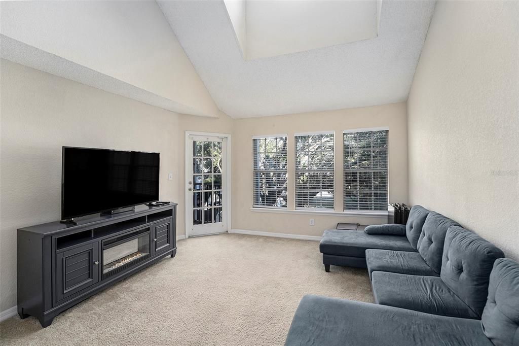 For Sale: $199,999 (2 beds, 2 baths, 1491 Square Feet)