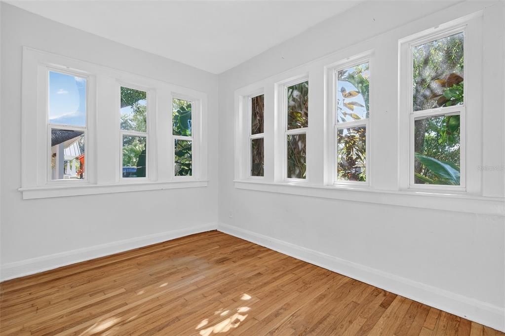 Под контрактом: $2,400 (2 спален, 1 ванн, 1194 Квадратных фут)