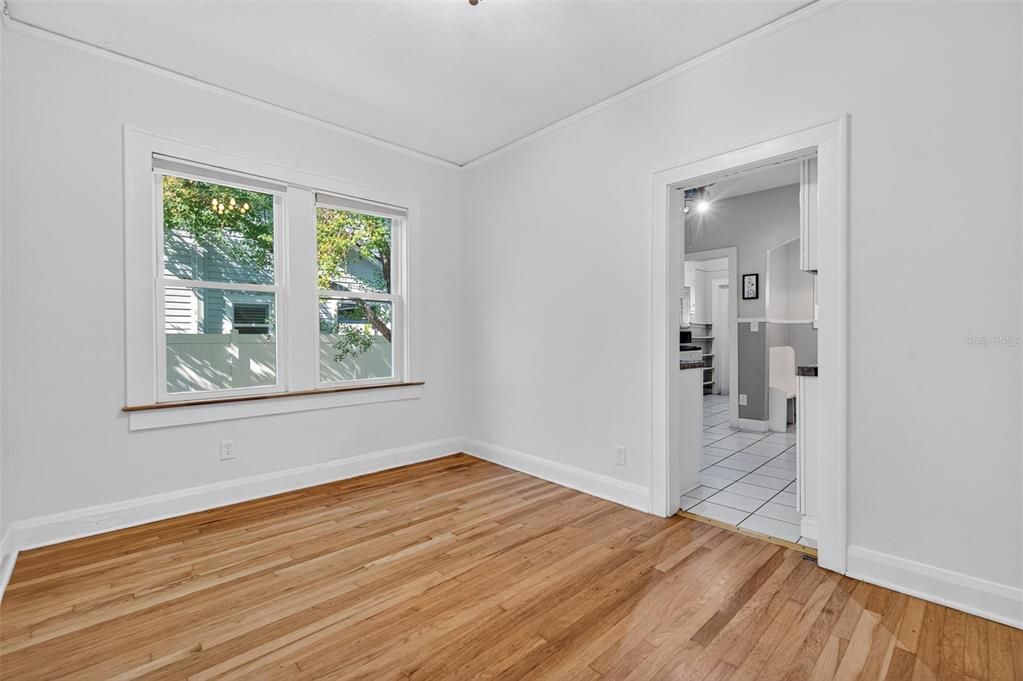 Под контрактом: $2,400 (2 спален, 1 ванн, 1194 Квадратных фут)