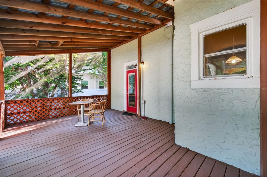 Под контрактом: $2,400 (2 спален, 1 ванн, 1194 Квадратных фут)