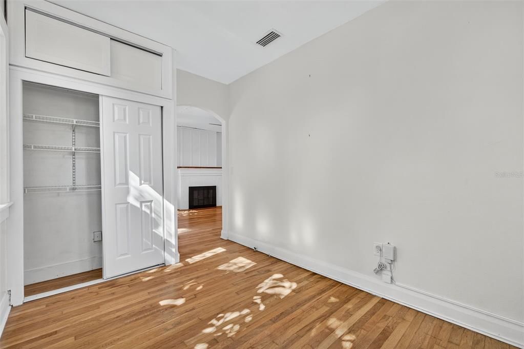 Под контрактом: $2,400 (2 спален, 1 ванн, 1194 Квадратных фут)