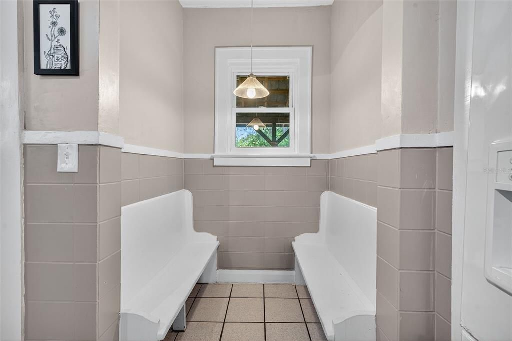 Под контрактом: $2,400 (2 спален, 1 ванн, 1194 Квадратных фут)