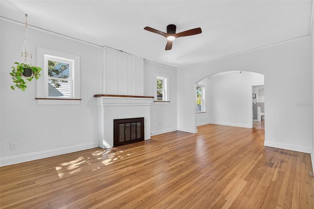 Под контрактом: $2,400 (2 спален, 1 ванн, 1194 Квадратных фут)