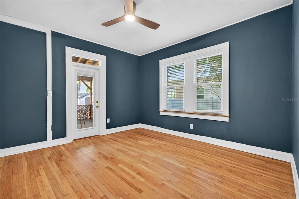 Под контрактом: $2,400 (2 спален, 1 ванн, 1194 Квадратных фут)