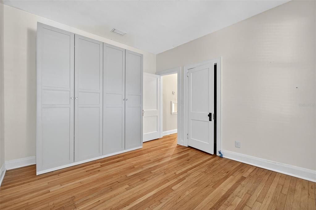 Под контрактом: $2,400 (2 спален, 1 ванн, 1194 Квадратных фут)