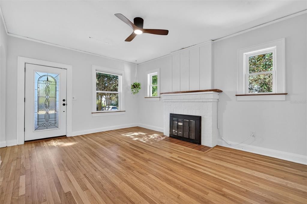 Под контрактом: $2,400 (2 спален, 1 ванн, 1194 Квадратных фут)