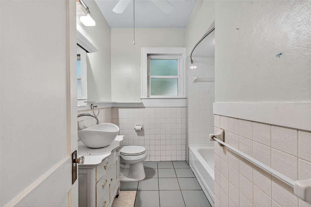 Под контрактом: $2,400 (2 спален, 1 ванн, 1194 Квадратных фут)