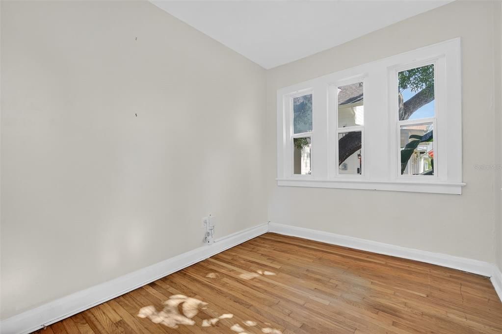 Под контрактом: $2,400 (2 спален, 1 ванн, 1194 Квадратных фут)