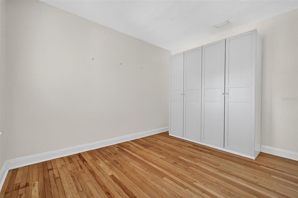 Под контрактом: $2,400 (2 спален, 1 ванн, 1194 Квадратных фут)