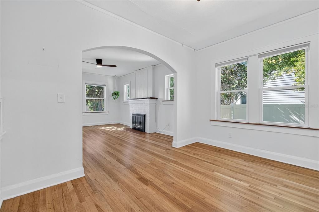 Под контрактом: $2,400 (2 спален, 1 ванн, 1194 Квадратных фут)