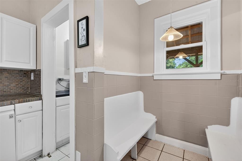 Под контрактом: $2,400 (2 спален, 1 ванн, 1194 Квадратных фут)