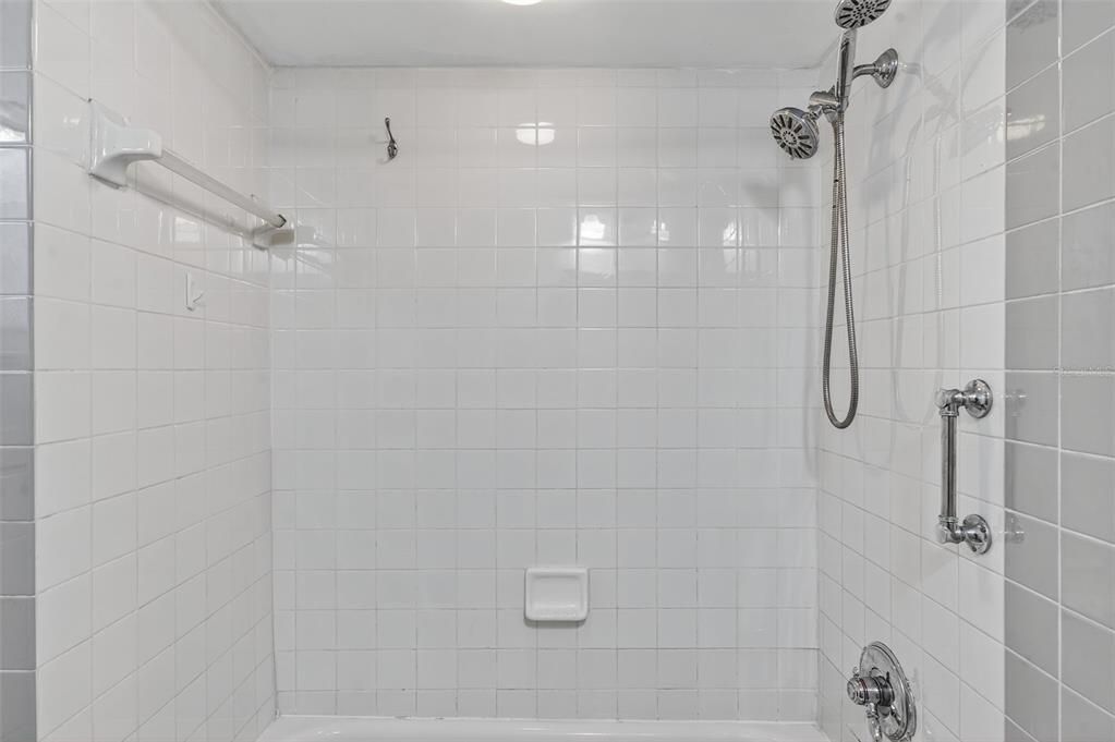 Под контрактом: $2,400 (2 спален, 1 ванн, 1194 Квадратных фут)