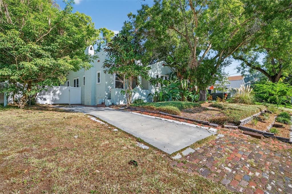 Под контрактом: $2,400 (2 спален, 1 ванн, 1194 Квадратных фут)