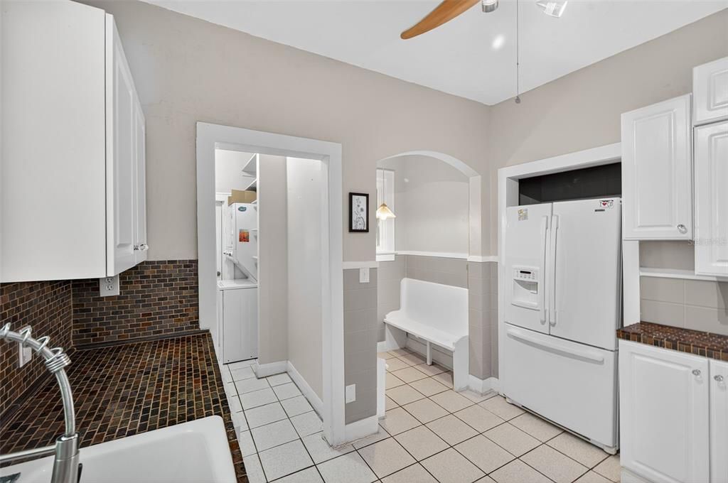 Под контрактом: $2,400 (2 спален, 1 ванн, 1194 Квадратных фут)