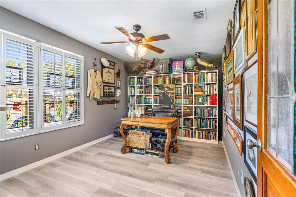 合同活跃: $364,900 (3 贝兹, 2 浴室, 1308 平方英尺)