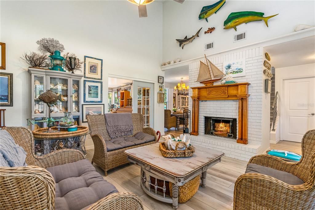 合同活跃: $364,900 (3 贝兹, 2 浴室, 1308 平方英尺)