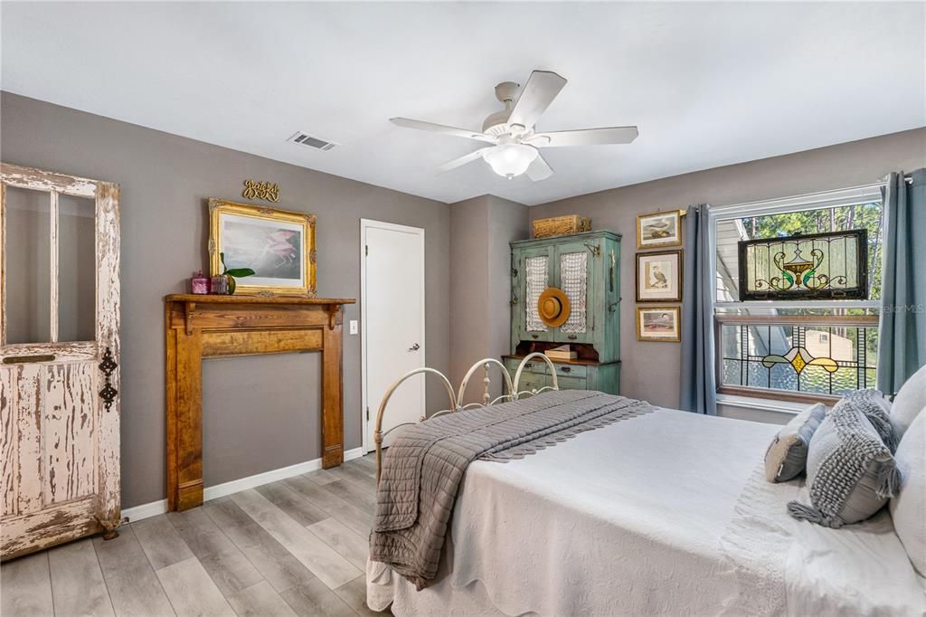 合同活跃: $364,900 (3 贝兹, 2 浴室, 1308 平方英尺)