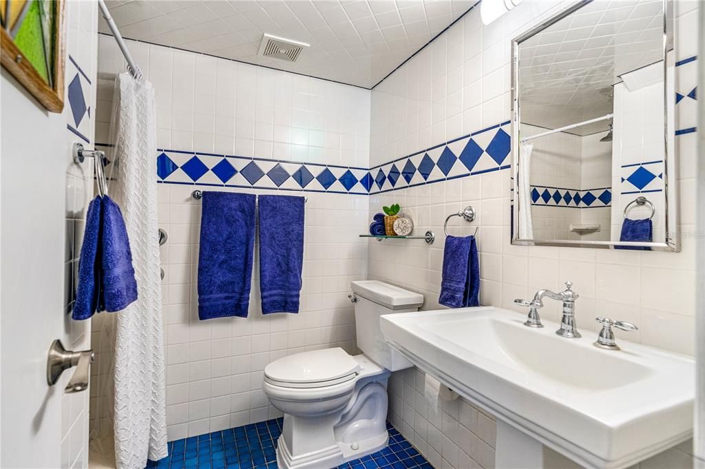 合同活跃: $364,900 (3 贝兹, 2 浴室, 1308 平方英尺)