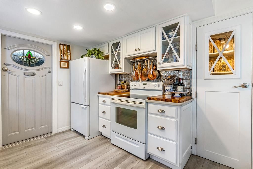 合同活跃: $364,900 (3 贝兹, 2 浴室, 1308 平方英尺)