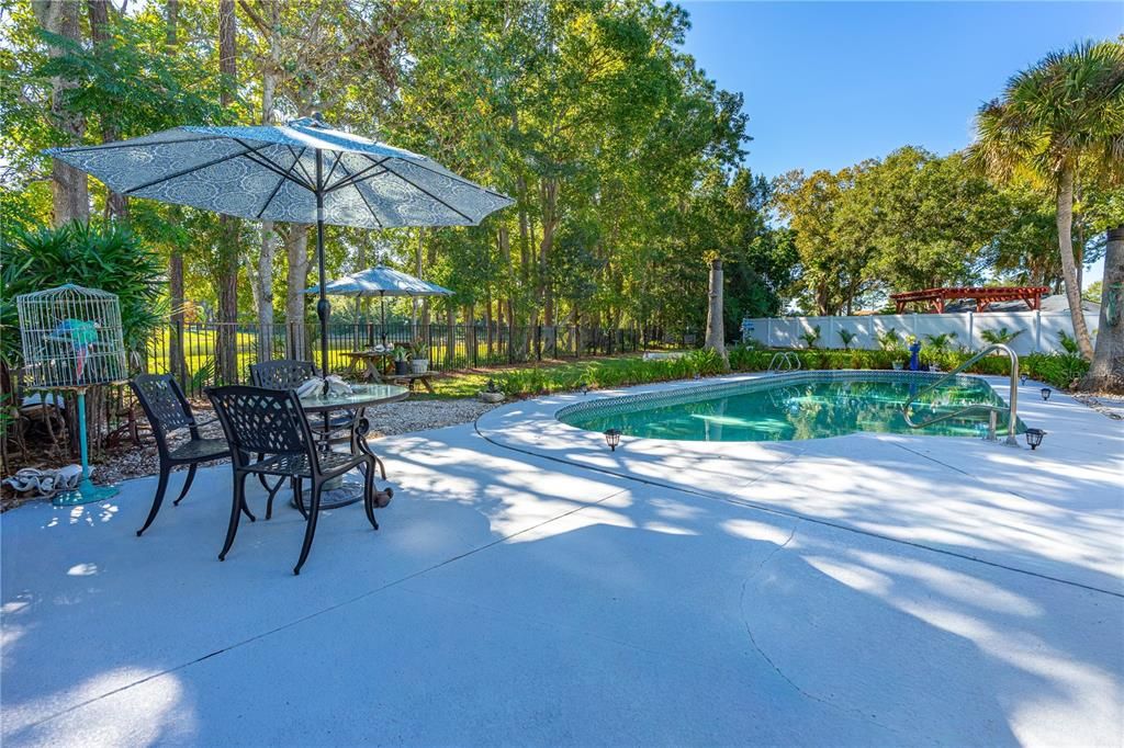 合同活跃: $364,900 (3 贝兹, 2 浴室, 1308 平方英尺)