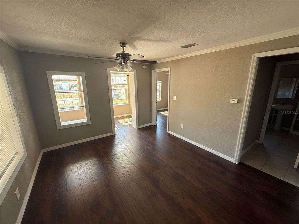 For Sale: $156,000 (2 beds, 1 baths, 1032 Square Feet)