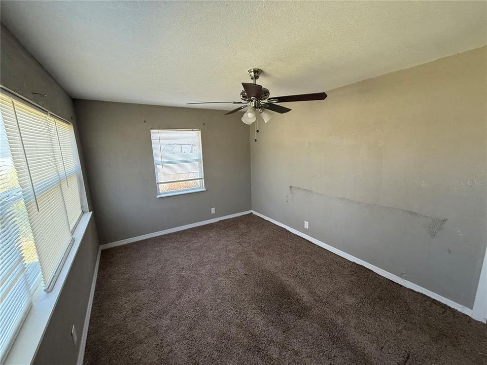 For Sale: $156,000 (2 beds, 1 baths, 1032 Square Feet)