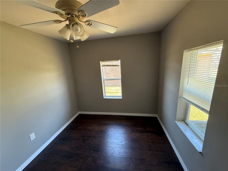 For Sale: $156,000 (2 beds, 1 baths, 1032 Square Feet)