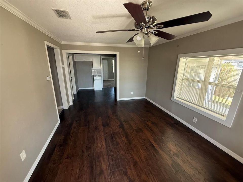 For Sale: $156,000 (2 beds, 1 baths, 1032 Square Feet)