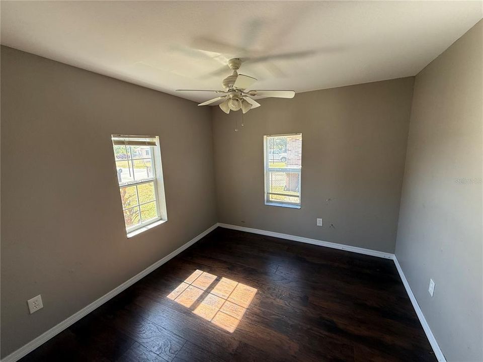 For Sale: $156,000 (2 beds, 1 baths, 1032 Square Feet)